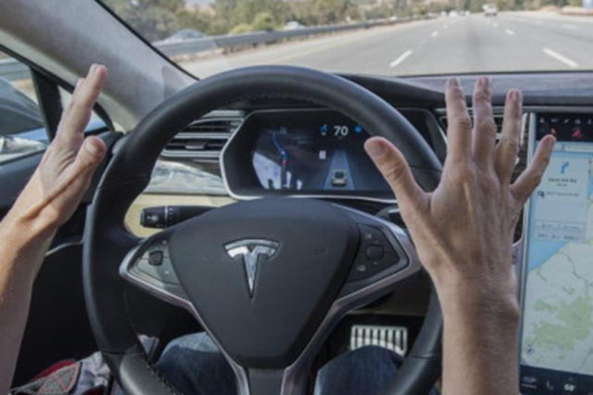Владельцев Tesla допустили к бета-тестированию продвинутого автопилота Full Self-Driving